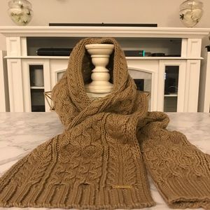 🆕 MIchael Kors Knitted Tan Scarves